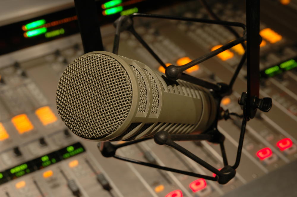 Em concurso, rádio dará R$ 100 mil para transexual fazer cirurgia