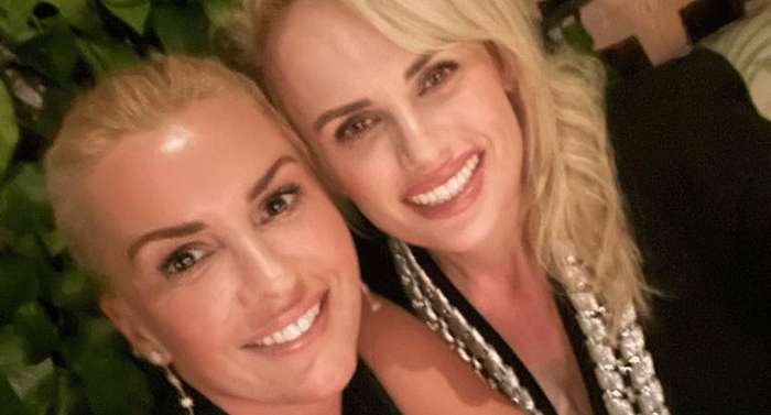 Rebel Wilson assume namoro lésbico após pressão de jornal